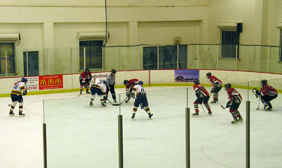 The Spiders face off against the Buccaneers in the second period.