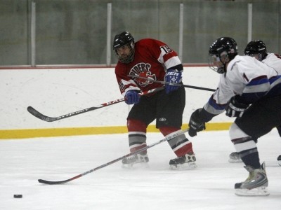 Nick Ungaro (19) centers a perfect pass beyond the reach of the Wingmen backcheckers.